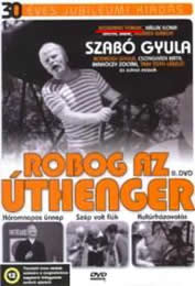 Az úthengert vezető Józsi (Szabó Gyula) kitekint a vezetőállásból, jól kihajol